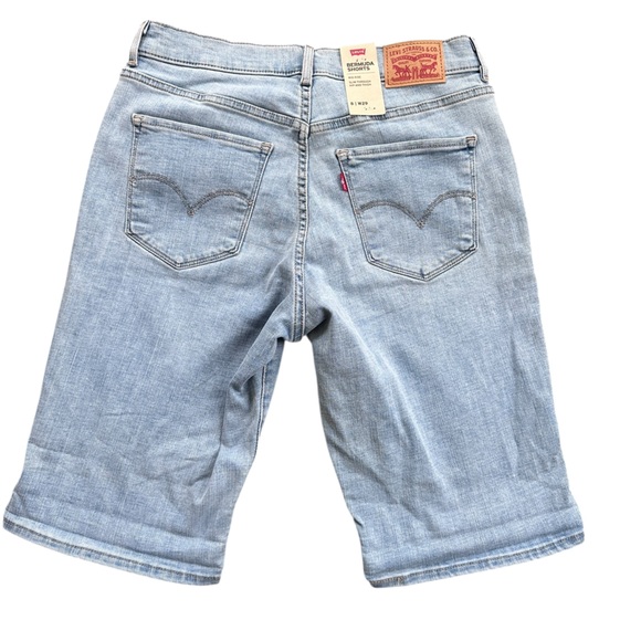Levi's Mid Rise Light Blue Jean Bermuda Shorts Womens 8/29 - Picture 2 of 6